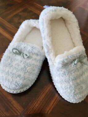 NEW Muk Luks Slippers Mint Green White Sherpa Lined Rubber Bottoms Size 9 - 10